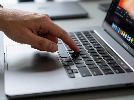 Apple lines up OLED touchscreen MacBook Pro for October debut Nerds Magazine