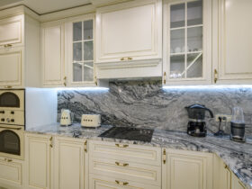 kitchen cream colored with backsplash