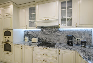 kitchen cream colored with backsplash