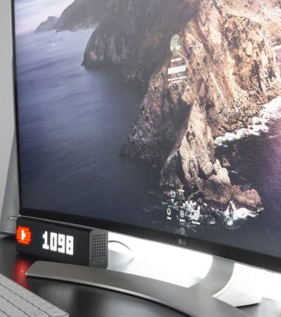 curved monitor display