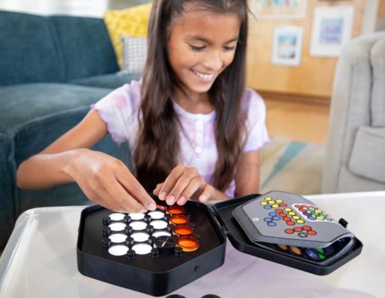 girl playing tabletop version of Kanoodle