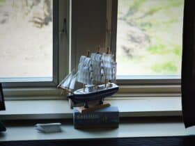 toy boat model