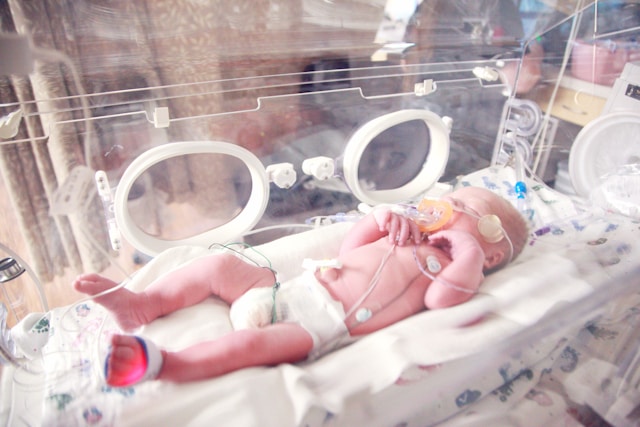 sick baby respirator lungs newborn premature baby