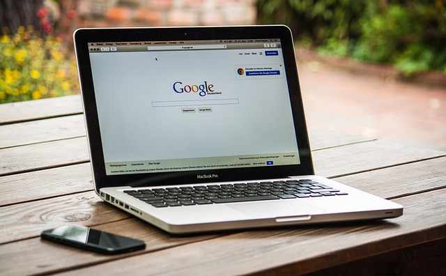 macbook laptop google browser search internet