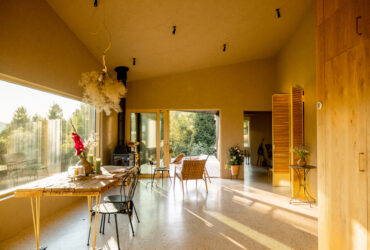 Sunny dining room with windows